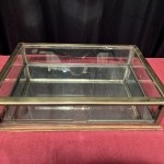 Ancienne petite vitrine de magasin.(réservée)