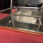 Ancienne petite vitrine de comptoir de magasin.