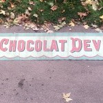 Ancien lambrequin, store, calicot, chocolat.