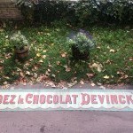 Ancien lambrequin, store, calicot, chocolat.