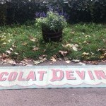 Ancien lambrequin, store, calicot, chocolat.