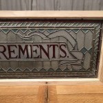 Ancienne enseigne de magasin.