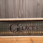 Ancienne enseigne de magasin.