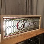 Ancienne enseigne de magasin.