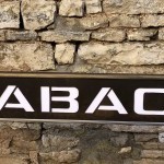 Ancienne enseigne intérieure de tabac.