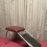 Ancien tabouret de chausseur.